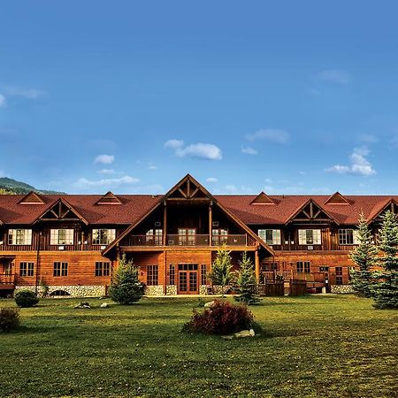 Glacier House Hotel & Resort Ревелсток Экстерьер фото