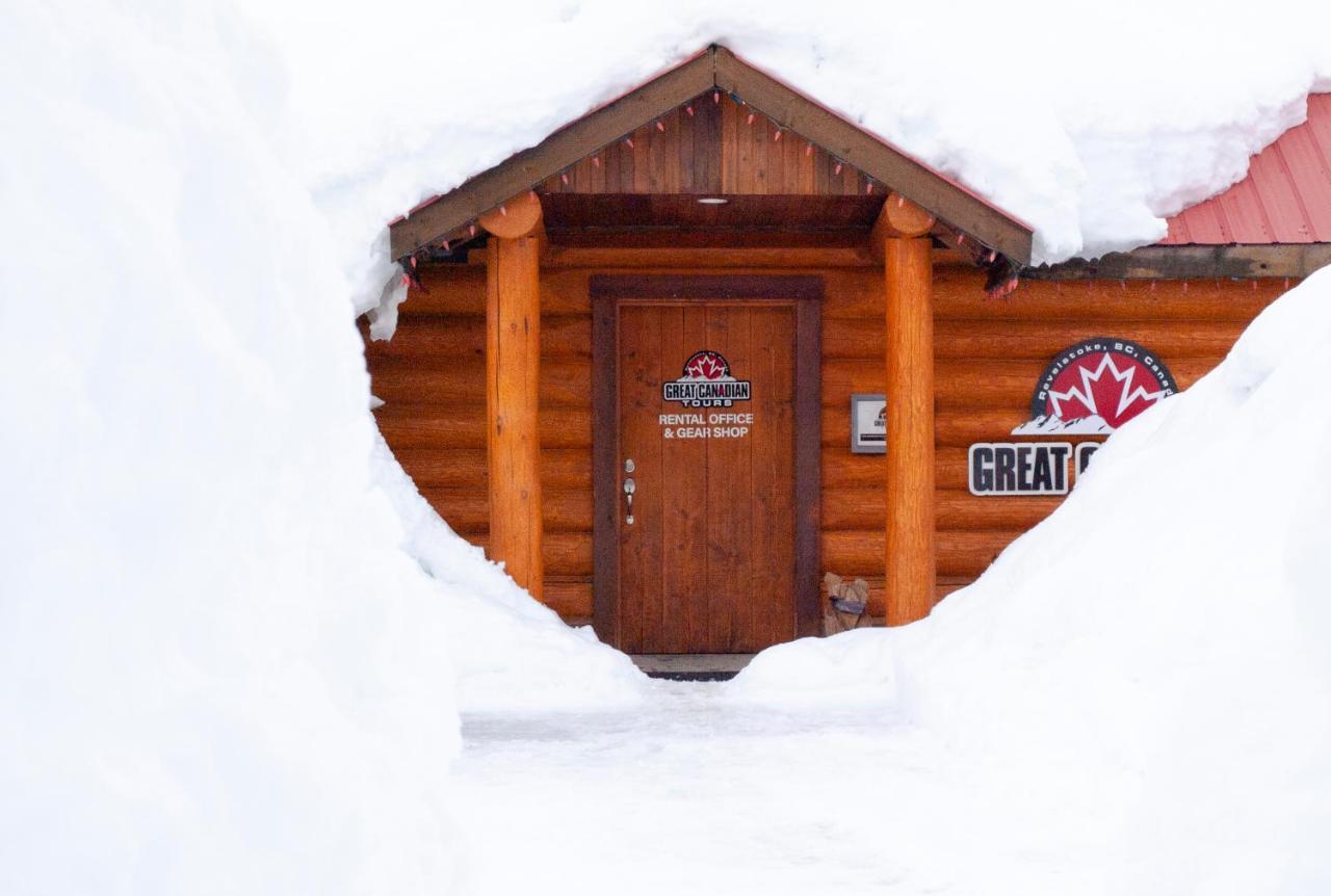 Glacier House Hotel & Resort Ревелсток Экстерьер фото