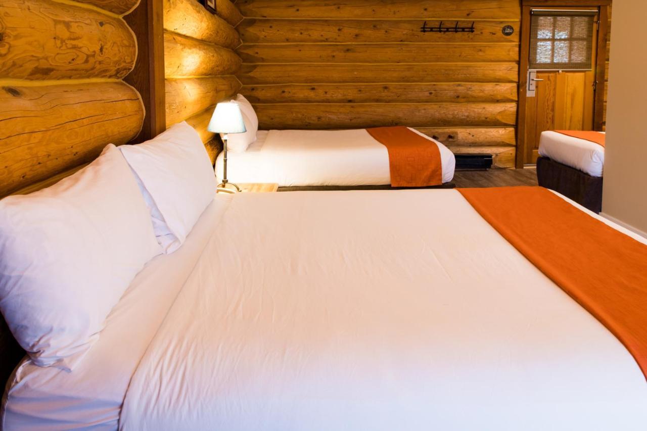 Glacier House Hotel & Resort Ревелсток Экстерьер фото