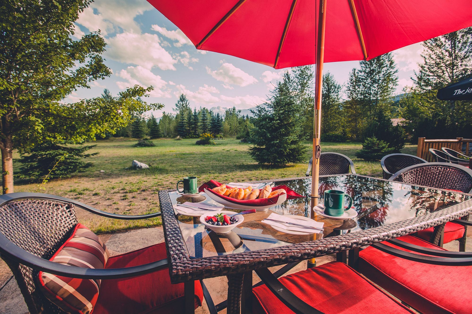 Glacier House Hotel & Resort Ревелсток Экстерьер фото
